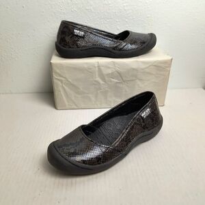 Muk Luks Sport Flats Shoes Women's Size 7 Brown Snakeskin Casual Driving Travel